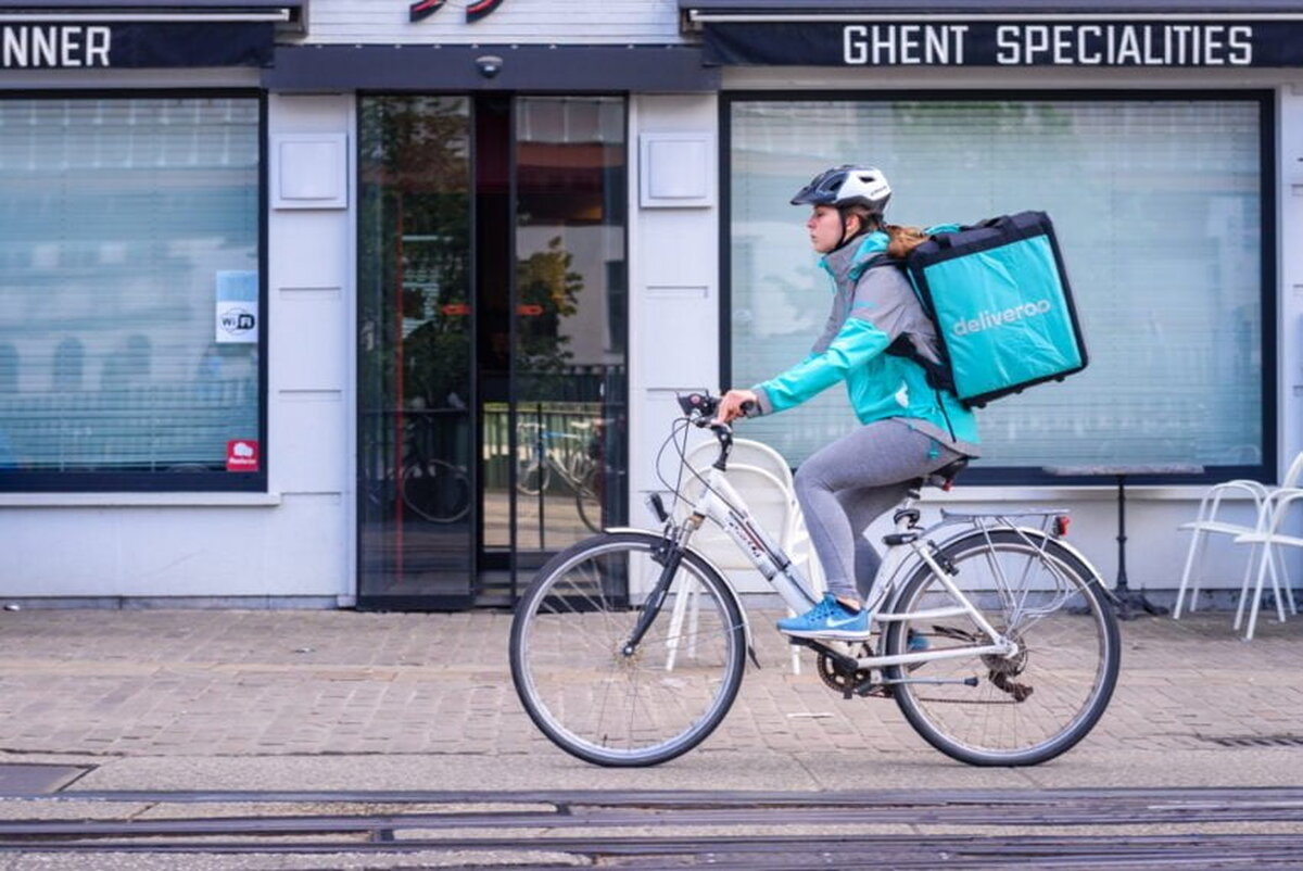 Deliveroo va face sute de disponibilizări pe fondul crizei costului vieții