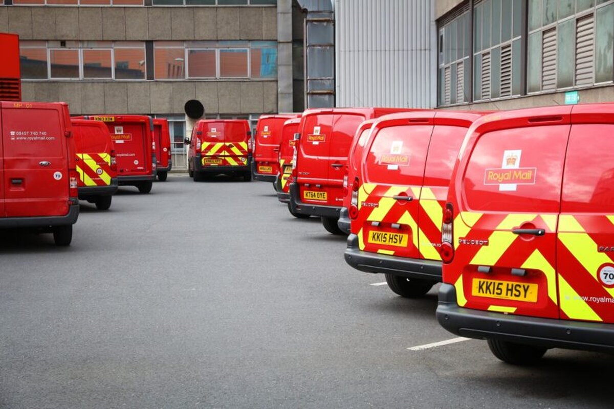 Royal Mail reia livrările în străinătate prin intermediul oficiilor poștale după atacul cibernetic