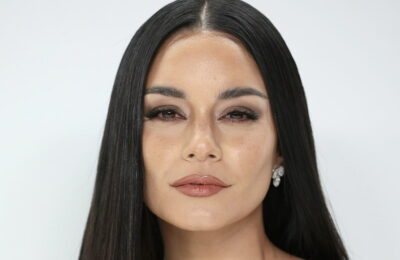 Vanessa Hudgens și-a dezvăluit manichiura de logodnă, iar aceasta este mai gotică decât te-ai aștepta – Vezi fotografiile