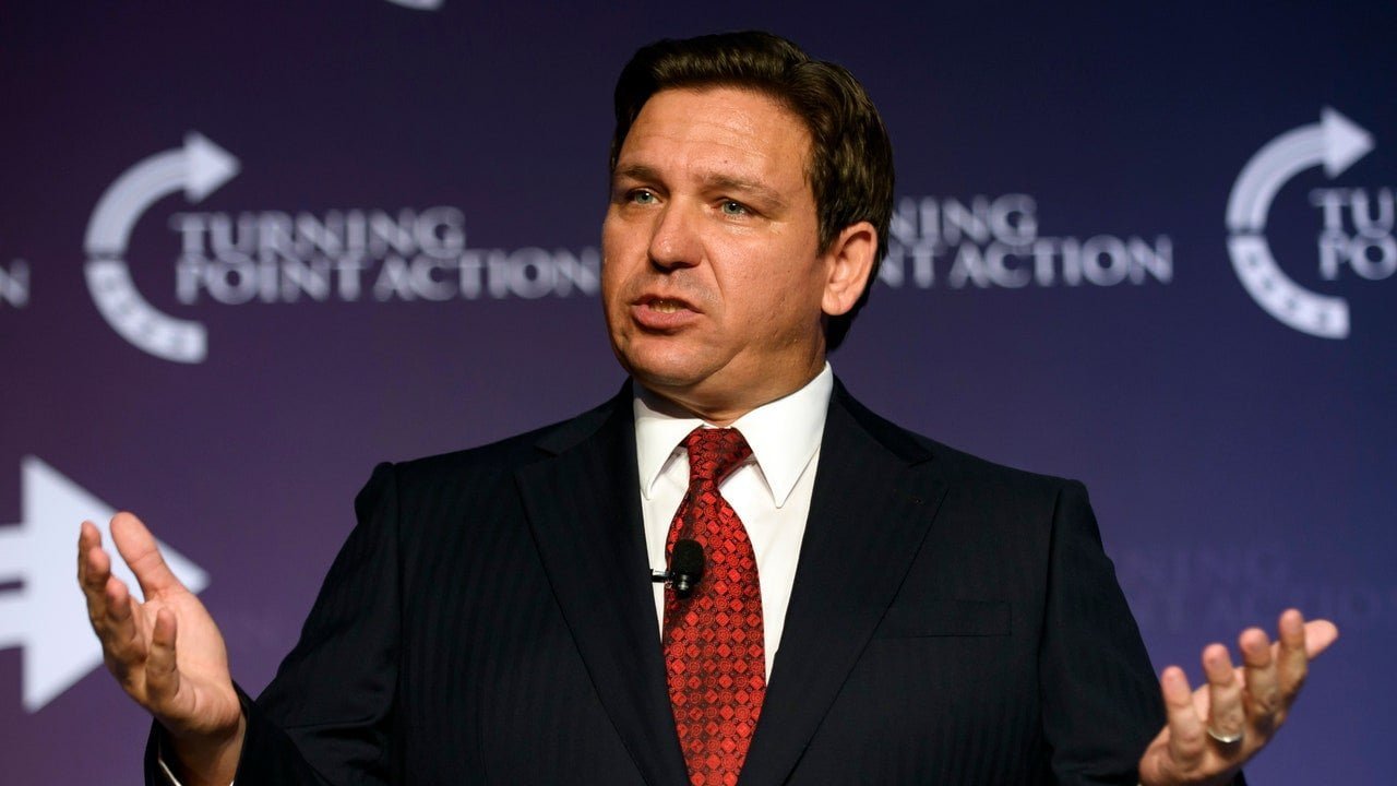 În Florida lui Ron DeSantis, un editor de manuale a eliminat orice mențiune despre rasă în povestea lui Rosa Parks