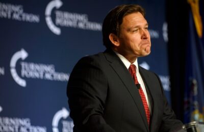 Ron DeSantis a dat-o-n bară cu Disney, iar Disney a dat-o înapoi