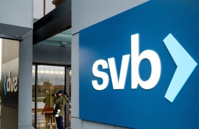 The Wall Street Journal trece la supremația albă și dă vina pentru prăbușirea unei bănci din Silicon Valley pe „1 negru” și „1 LGBTQ+”
