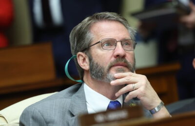 Congresmanul din Tennessee, Tim Burchett, câștigă premiul pentru cel mai aiurea răspuns la împușcăturile de la școala Covenant
