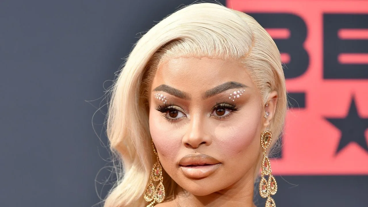 Blac Chyna și-a îndepărtat tatuajul „demonic” Baphomet și alte câteva – Vezi videoclipuri