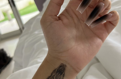 Noul tatuaj al lui Doja Cat dăruiește Muzeului de Istorie Naturală – Vezi foto