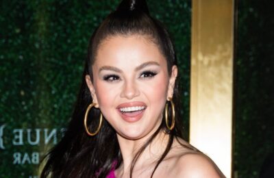 Selena Gomez își face unghiile de Ziua Sfântului Patrick cu un twist de măsline – Vezi foto