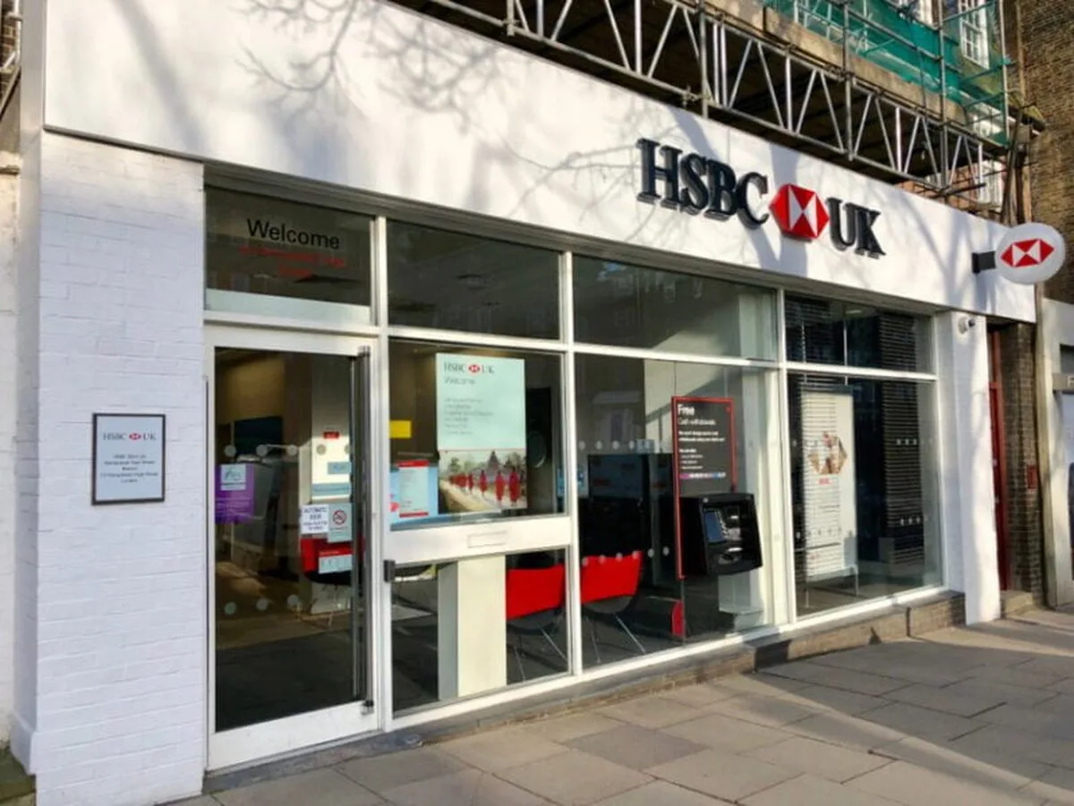 HSBC este de acord să amâne închiderea ultimei sucursale din oraș până când vor fi puse în aplicare măsuri bancare alternative