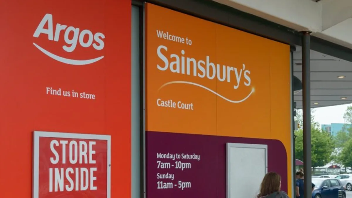 Sainsbury’s va închide două unități de distribuție Argos, riscând 1.400 de locuri de muncă