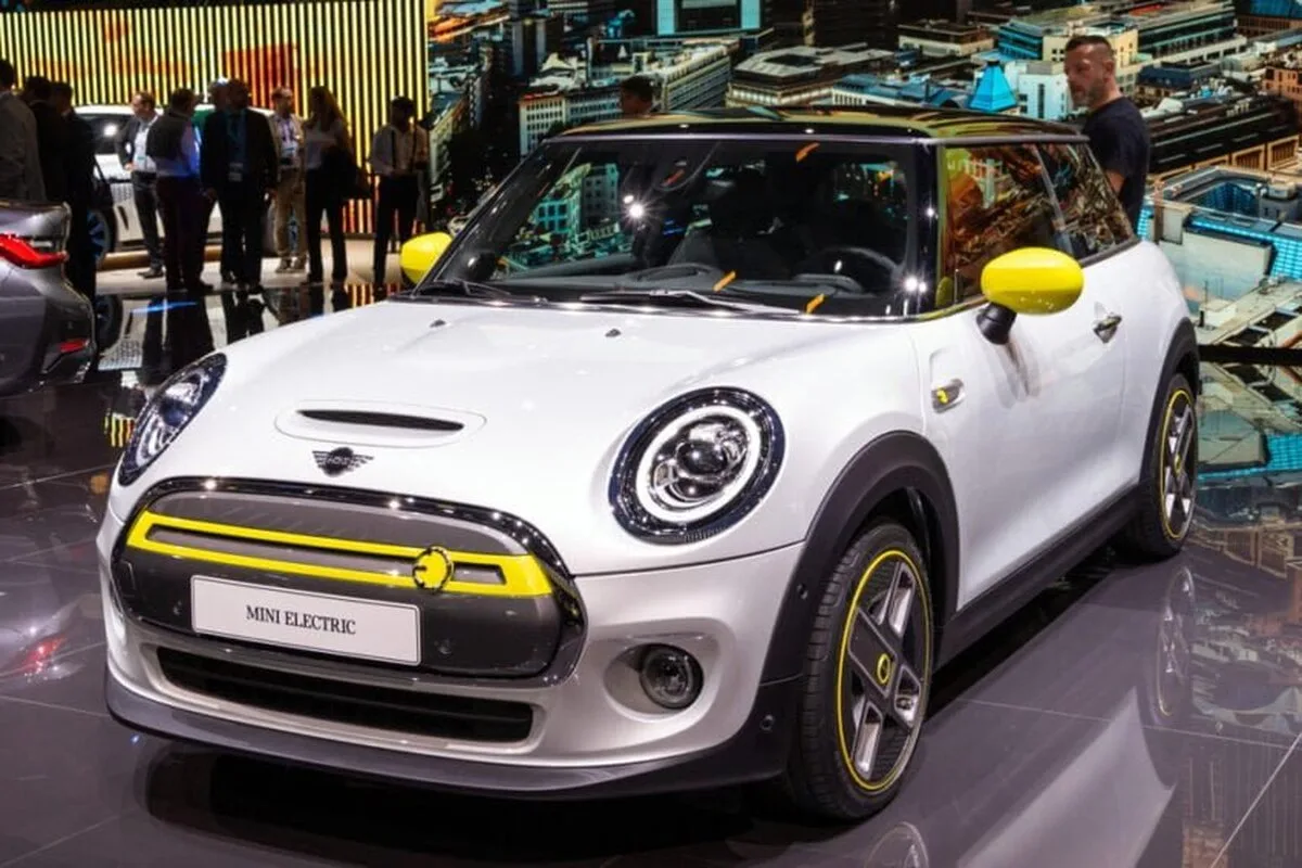 BMW readuce Mini-urile electrice la Oxford, în timp ce contribuabilii injectează 75 de milioane de lire sterline