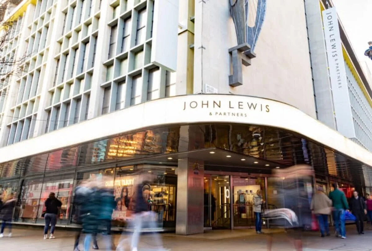 John Lewis scade la pierderi de 78 de milioane de lire sterline și renunță la bonusurile pentru personal