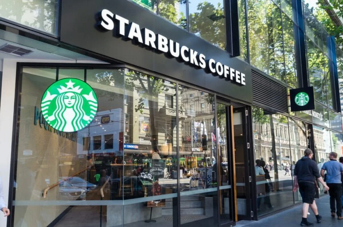 Starbucks va deschide 100 de noi magazine în Marea Britanie în acest an