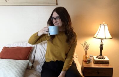 Pulover din cașmir și pantaloni de trening Quince Cashmere Review cu fotografii