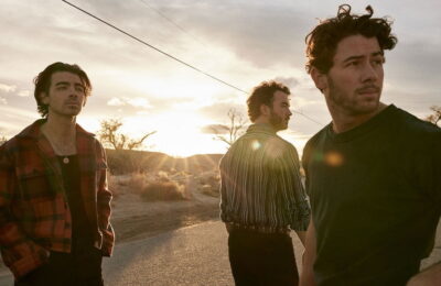 The Jonas Brothers își debutează albumul în fața fanilor lor „incredibil de înălțător”