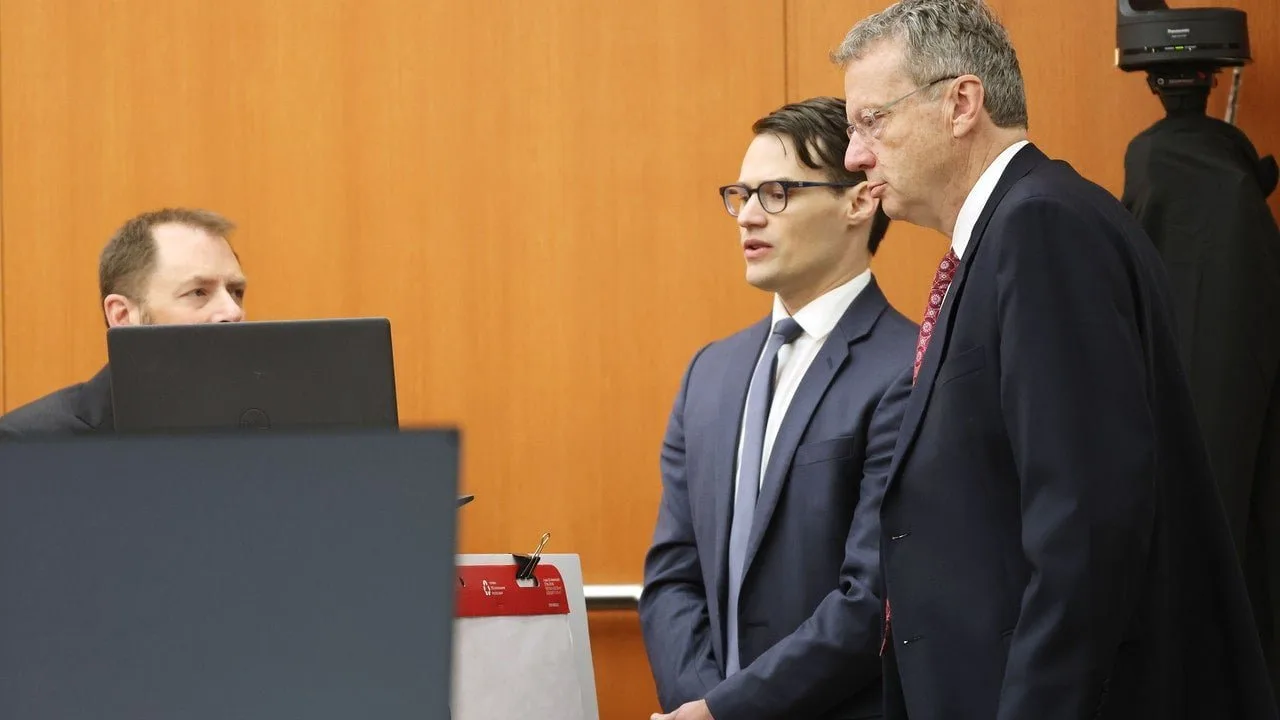 „E ciudat”: James Egan, avocatul chipeș al lui Gwyneth Paltrow, despre comparațiile cu eroii din benzile desenate