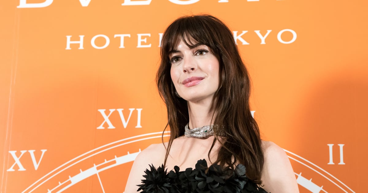 Rochia Givenchy Rosette a lui Anne Hathaway la hotelul Bulgari