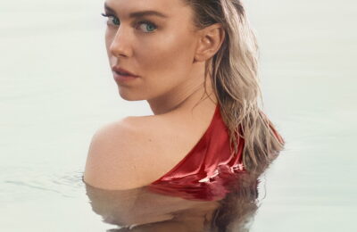 Vanessa Kirby face o plimbare pe partea sălbatică