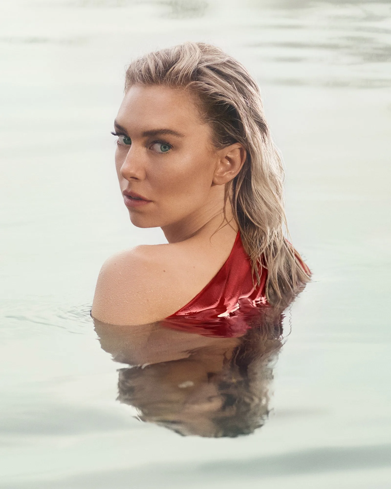 Vanessa Kirby face o plimbare pe partea sălbatică