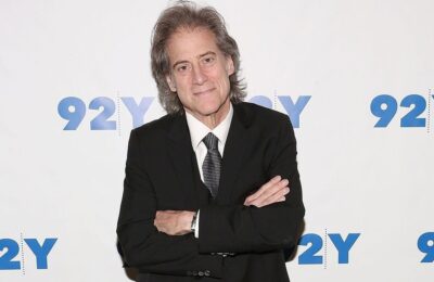 Richard Lewis dezvăluie diagnosticul de Parkinson și spune că „totul este în regulă”