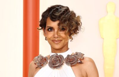 Bikini negri ai lui Halle Berry pe Instagram