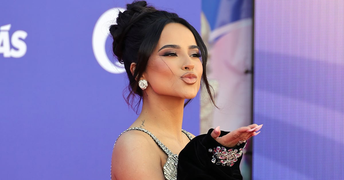 Minivestire cu paiete a lui Becky G la gala Latin AMAs 2023