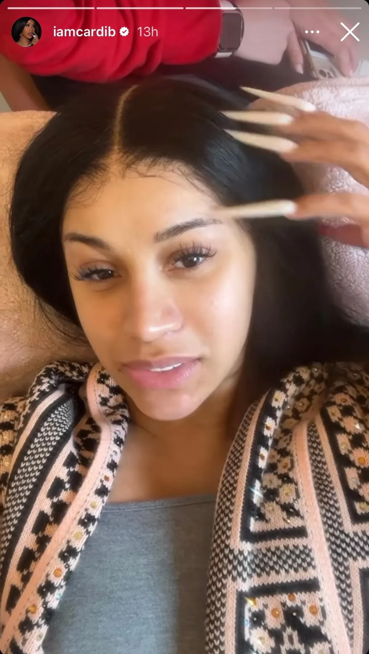 Cardi B a împărtășit un nou videoclip „Fără machiaj, fără filtru” – Vezi poze