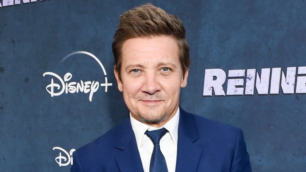 Jeremy Renner face prima apariție pe covorul roșu de la accidentul cu plugul de zăpadă; spune că emisiunea „mișcă mult acul” în viața lui – News24