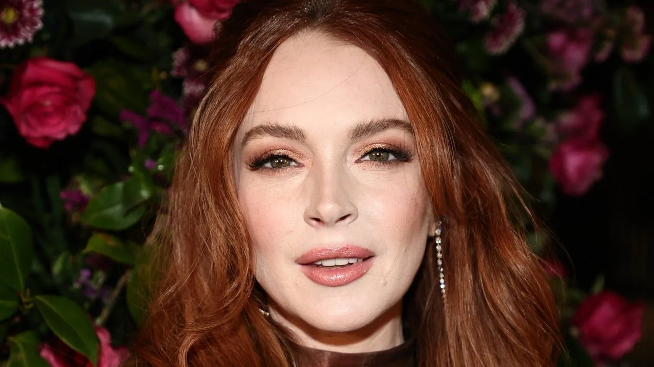 Lindsay Lohan dă strălucirea unei doamne însărcinate în primele ei imagini cu burta bebelușului – Vezi poze