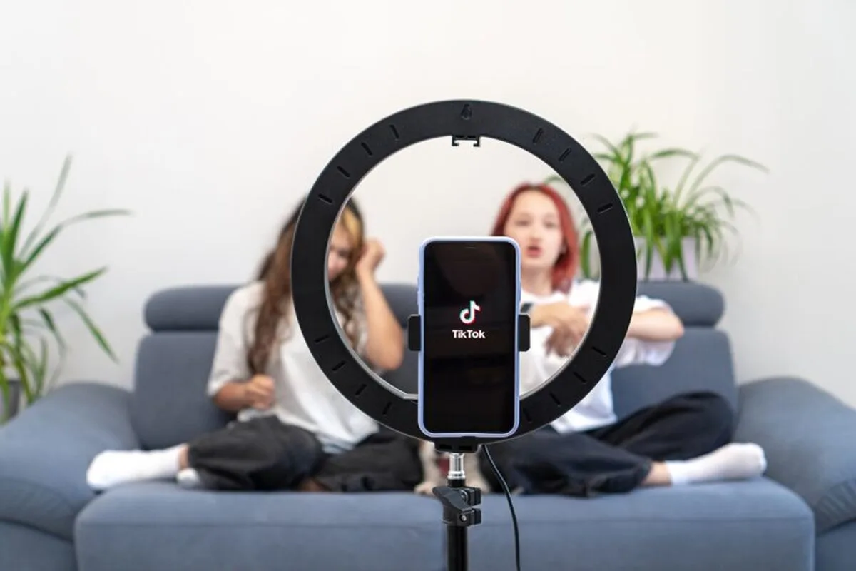 TikTok a fost amendat cu 12,7 milioane de lire sterline pentru utilizarea abuzivă a datelor copiilor