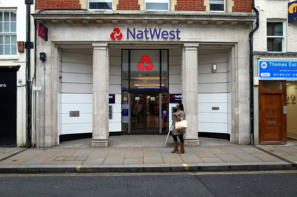 NatWest și Lloyds vor desființa încă 81 de sucursale bancare