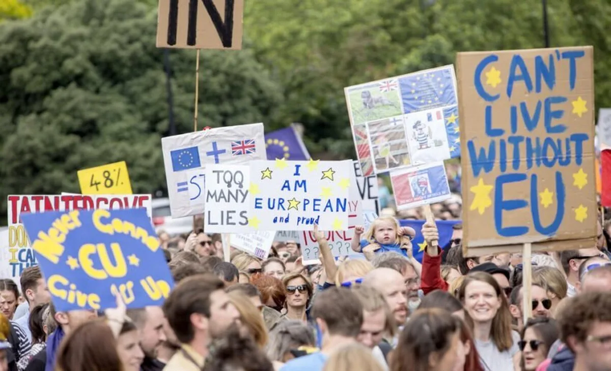 Sondajul arată că britanicii au mai multă încredere în UE decât în Westminster