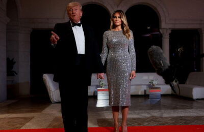 Raport: Trump a trebuit să o roage pe Melania să fie văzută în public cu el