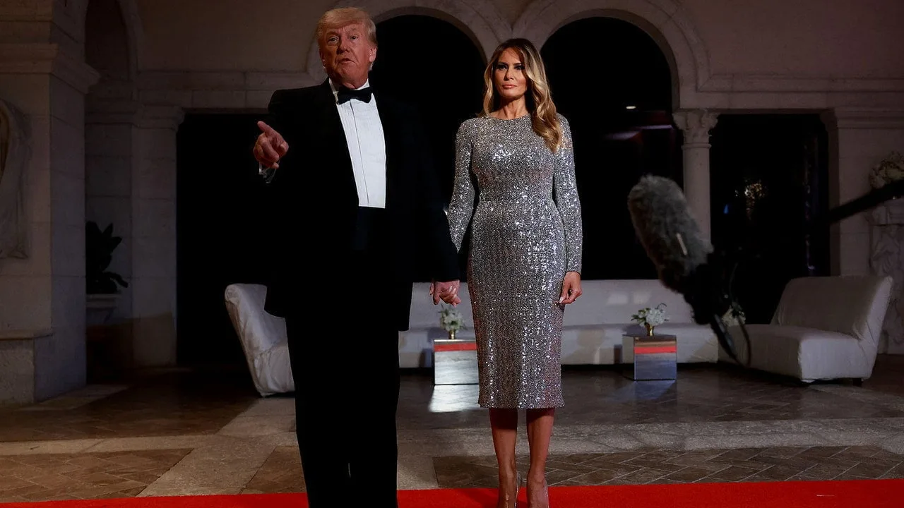 Raport: Trump a trebuit să o roage pe Melania să fie văzută în public cu el
