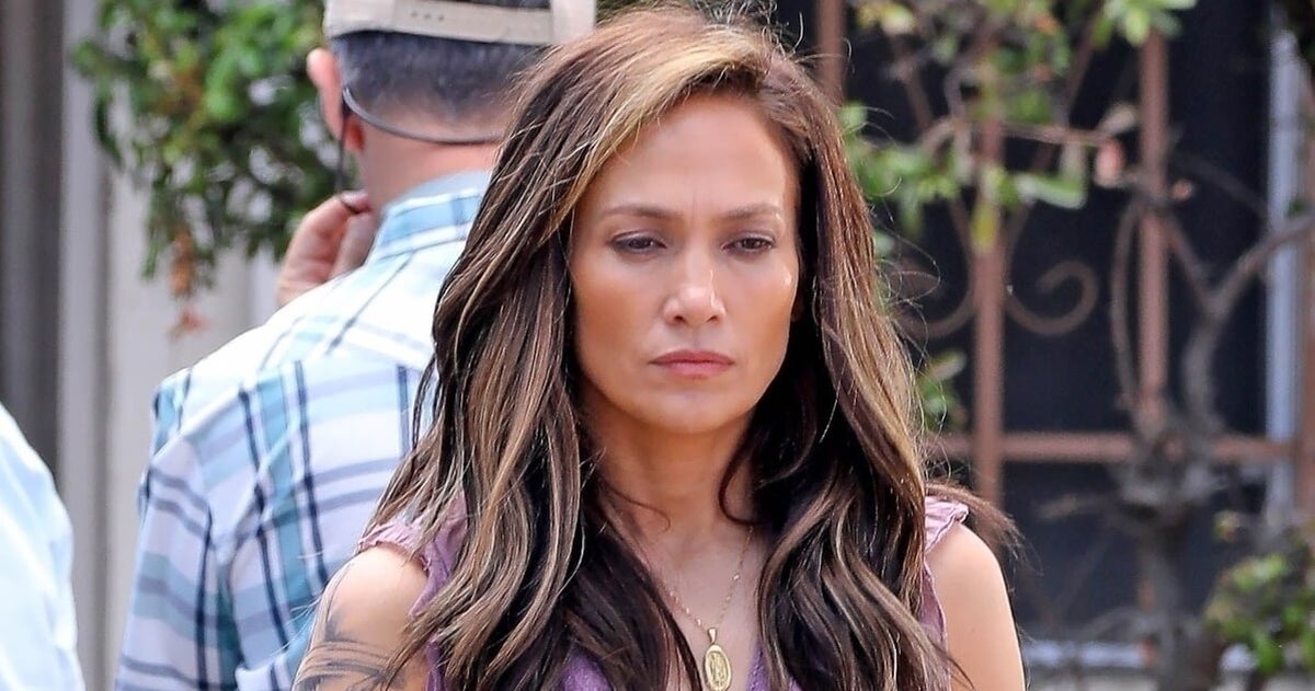 Topul mov și blugii evazați ai lui J Lo pe platoul de filmare al filmului Unstoppable