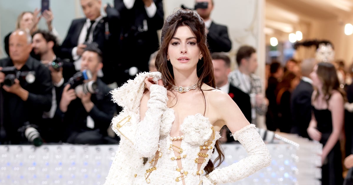 Rochia Versace a lui Anne Hathaway la Met Gala 2023