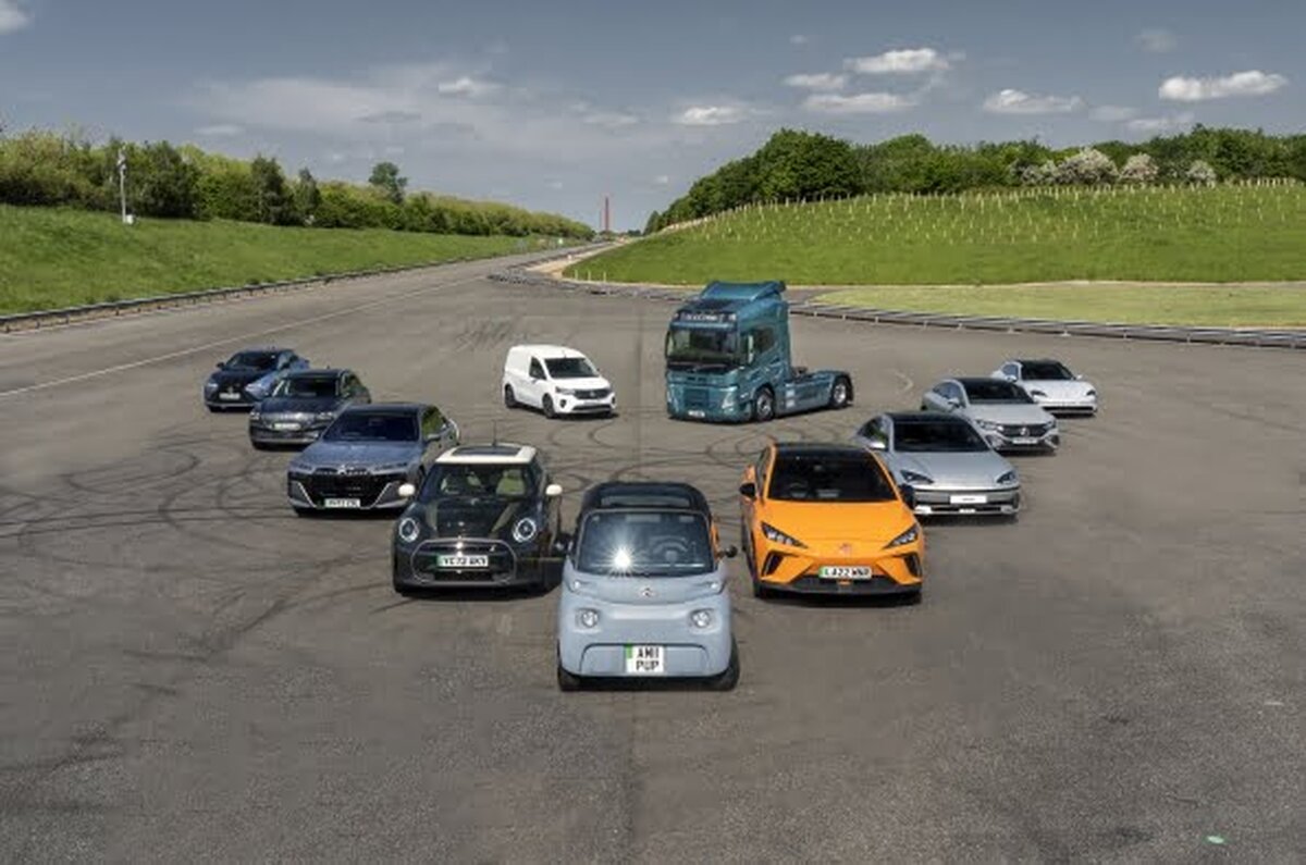Piața britanică de mașini noi este stimulată de alegerea vehiculelor electrice cu baterii