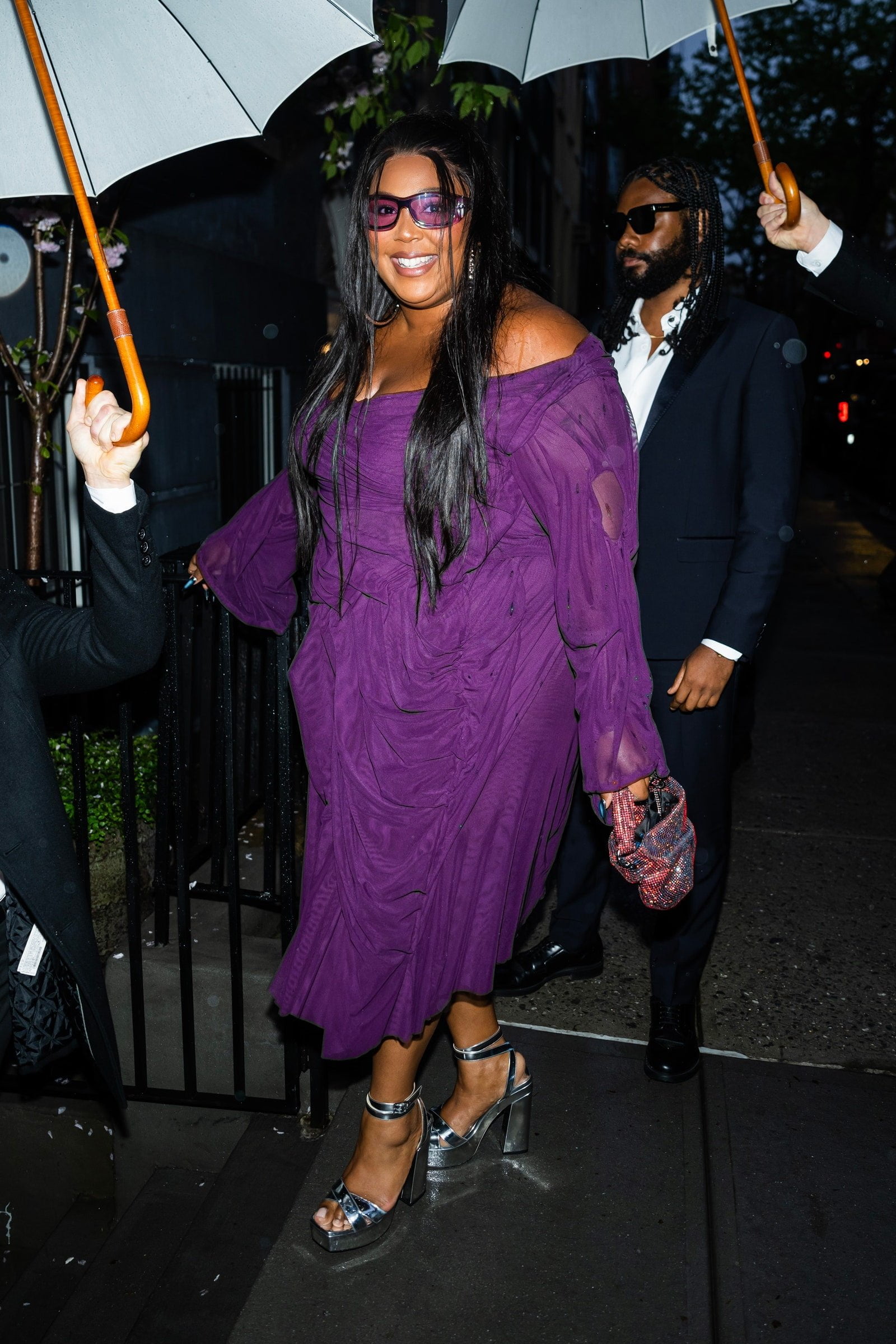 Look-ul lui Lizzo de la Met Gala 2023 a prezentat bucle impunătoare și breton cu țepi – Vezi poze