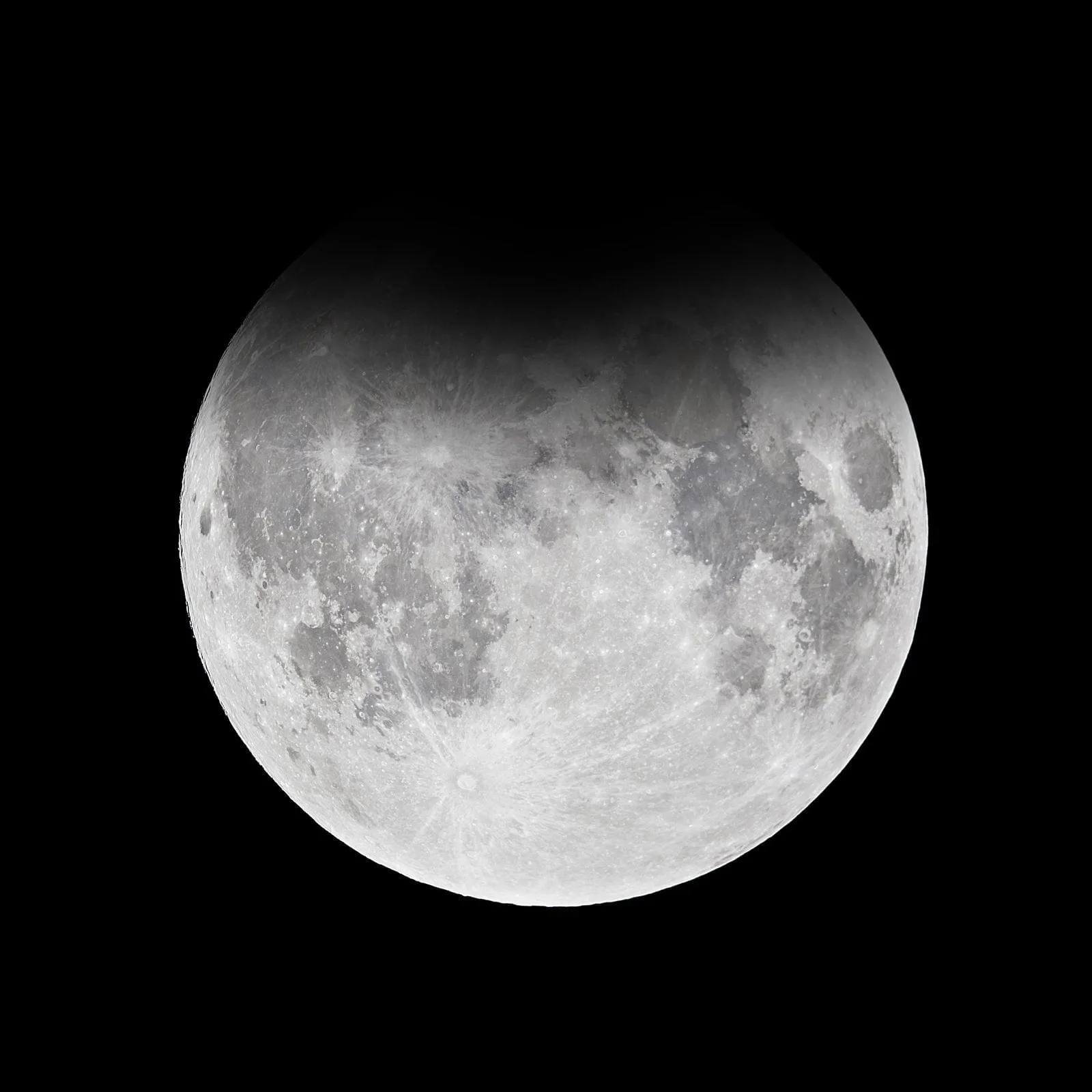 Cum te influențează din punct de vedere astrologic eclipsa penumbrală de Lună în Scorpion din 5 mai