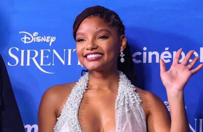 Rochia transparentă a lui Halle Bailey la premiera Mica Sirenă