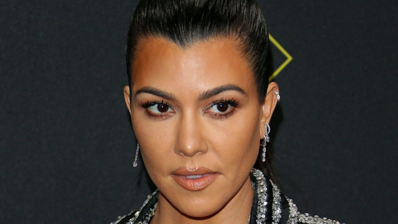 Kourtney Kardashian teasează ultima transformare a părului: „Bye Bye Blondie” – Vezi poze