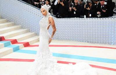 Doja Cat o imită pe pisica Choupette a lui Karl Lagerfeld la Met Gala 2023