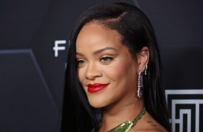 Cum reușește Rihanna să facă chiar și cea mai simplă coadă de cal atât de sexy – Vezi poze