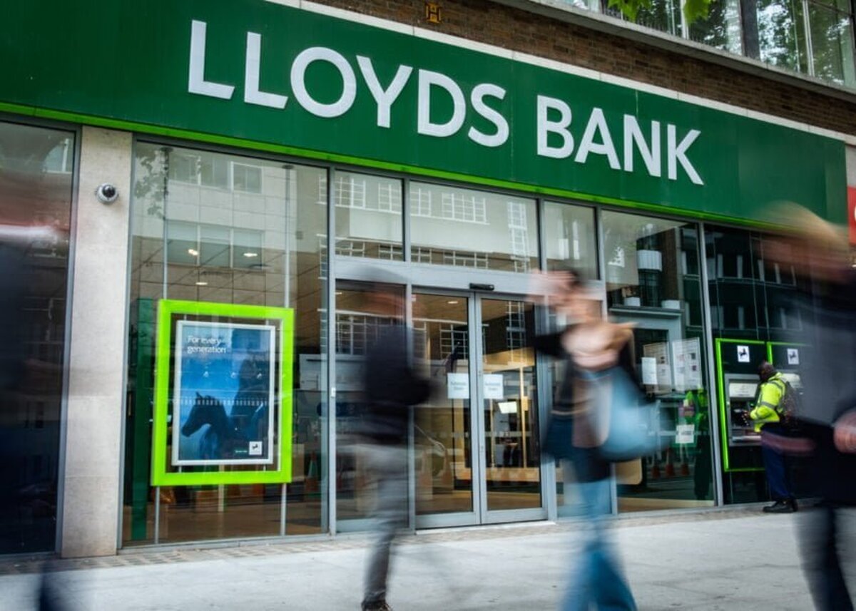 Profitul Lloyds a crescut cu aproape 50% datorită creșterii dobânzilor