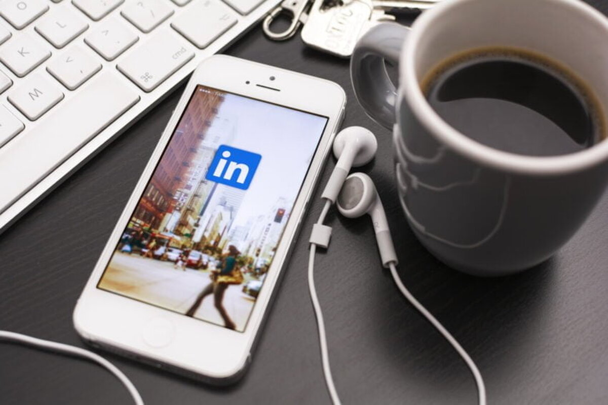 LinkedIn taie 700 de locuri de muncă și închide aplicația din China