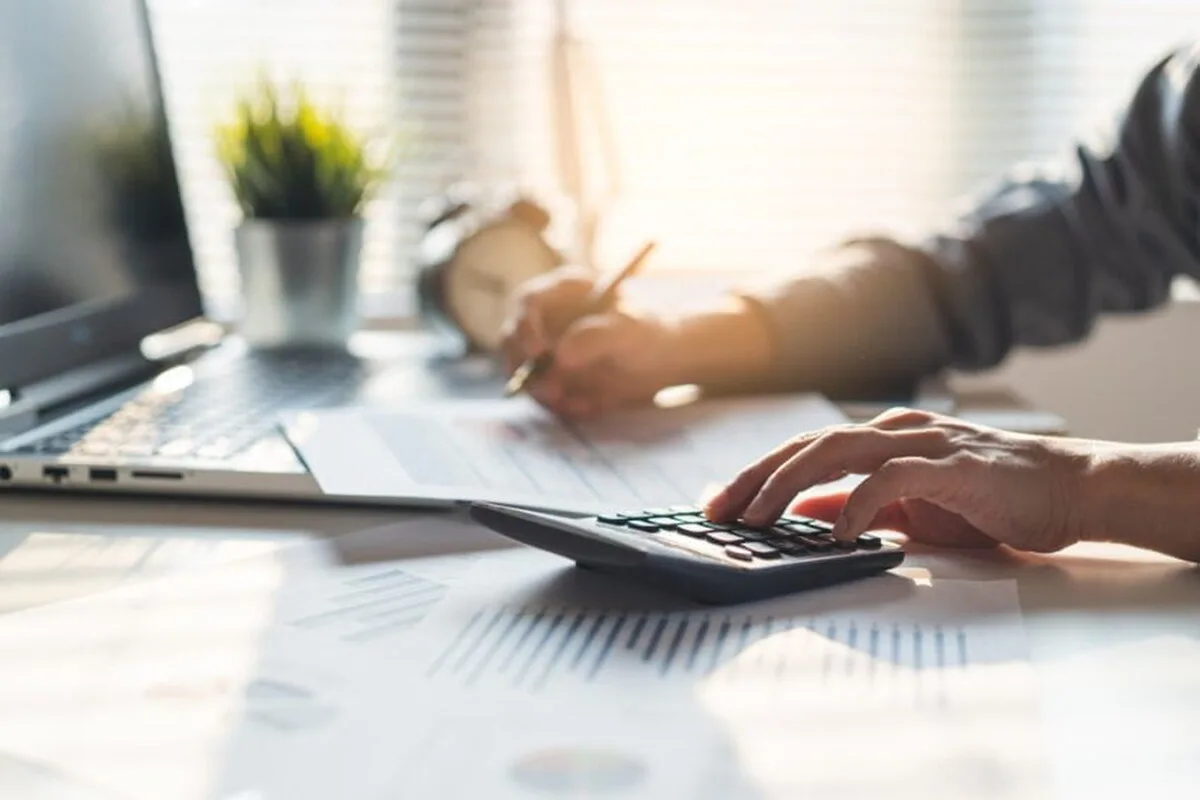 Companiile britanice au plătit anul trecut impozit pe profit în valoare de 11,9 miliarde de lire sterline în plus
