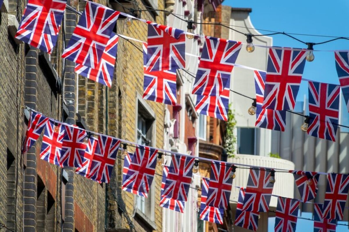 Britanicii vor cheltui 3 miliarde de lire sterline în plus pe mâncare, băutură și divertisment