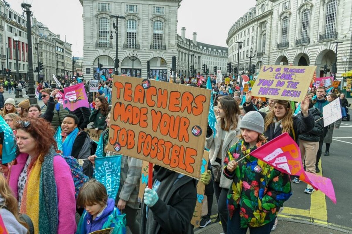 Se anunță mai multe greve ale profesorilor, în timp ce sindicatele promit să coordoneze acțiunile din toamnă