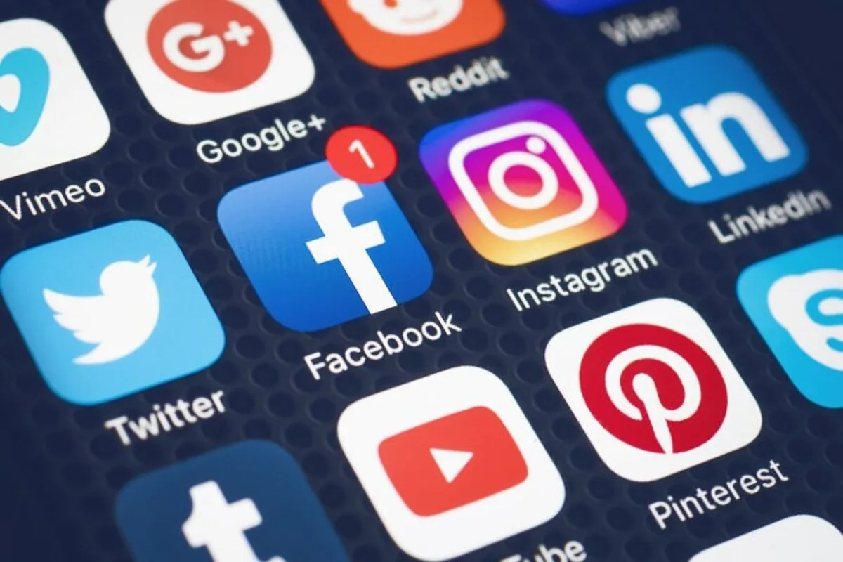 Firmele de social media ar trebui să despăgubească victimele fraudelor online, spun bancherii britanici