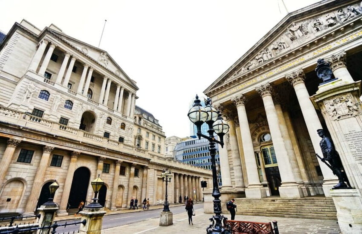 Banca Angliei majorează dobânzile din Marea Britanie la 4,5%.