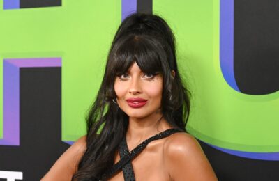 Jameela Jamil critică Gala Met pe Instagram