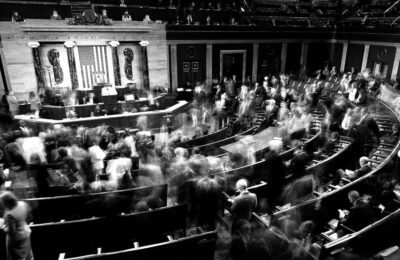 „Modelul național de pierdere a alegerilor”: Republicanii din Carolina de Nord aprobă interzicerea avortului în 12 săptămâni, trecând peste veto-ul guvernatorului